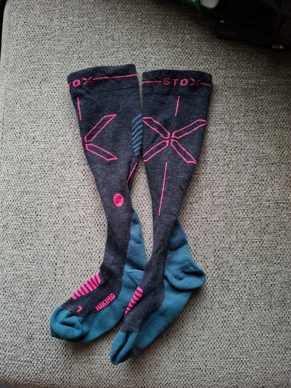STOX Energy Socks Hiking - Donkergrijs/Roze/Turquoise, Kleding | Dames, Sokken en Kousen, Gedragen, Sokken en Kniesokken, Grijs