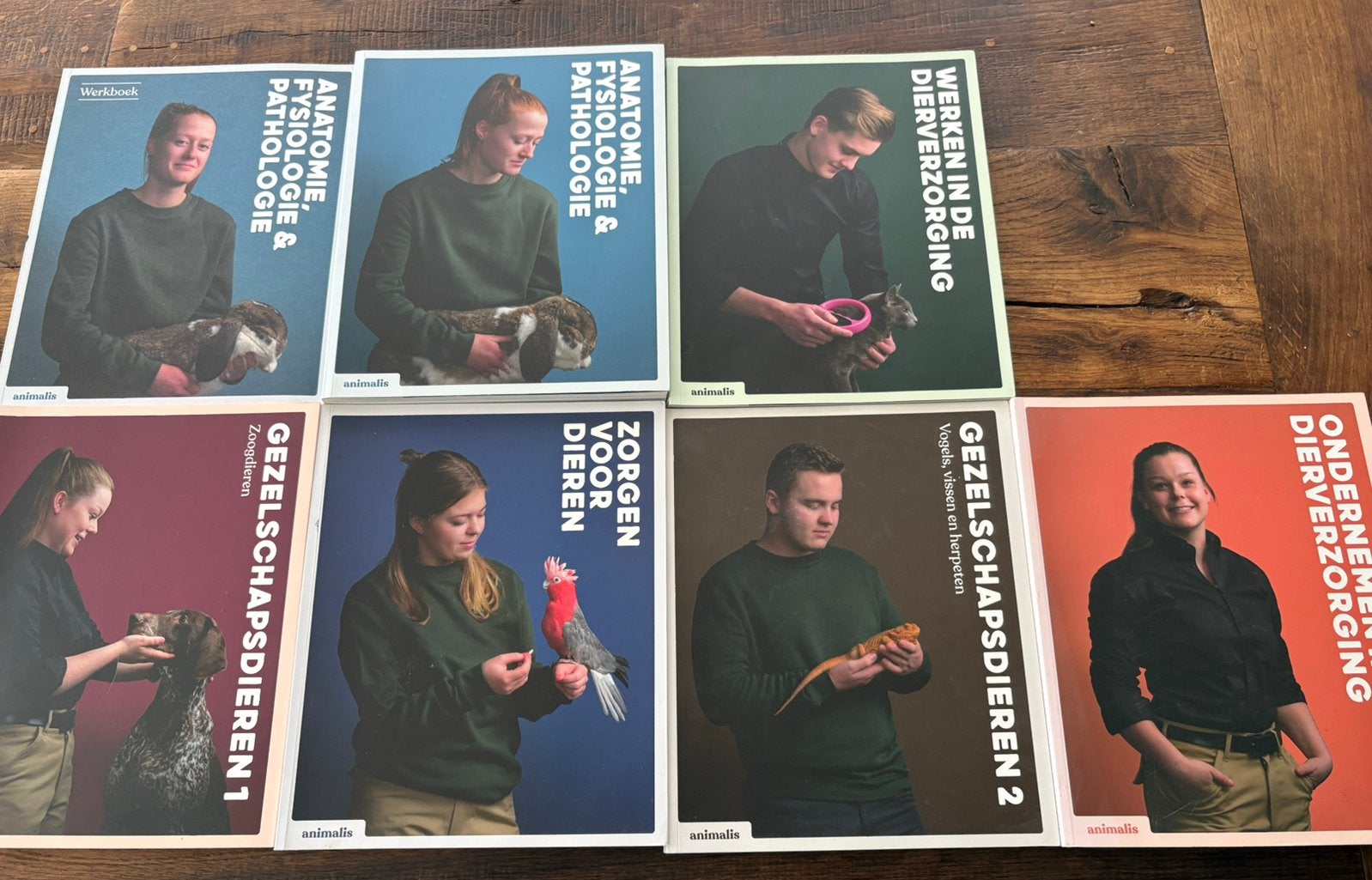 Animals dierverzorging/paraveterinair schoolboeken, Boeken, Schoolboeken, Verzenden, Zo goed als nieuw, Overige niveaus