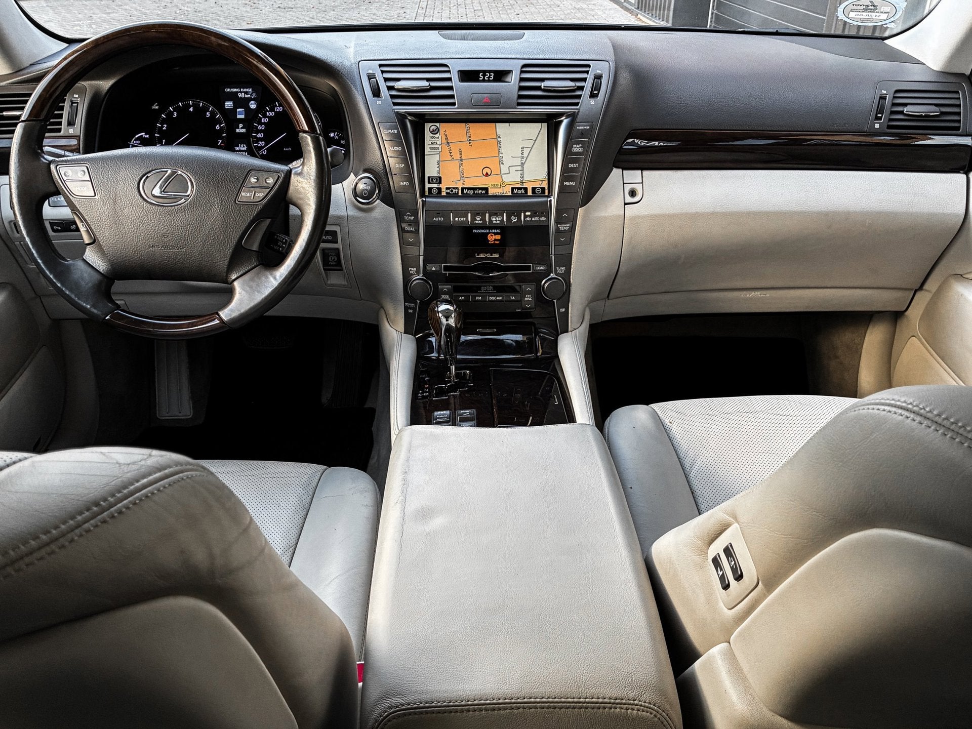 Lexus LS 600h Executive V8 445 PK PANO/SOFTCLOSE/LEDER/CARPL, Auto's, Automaat, Dealer onderhouden, Gebruikt, 2245 kg