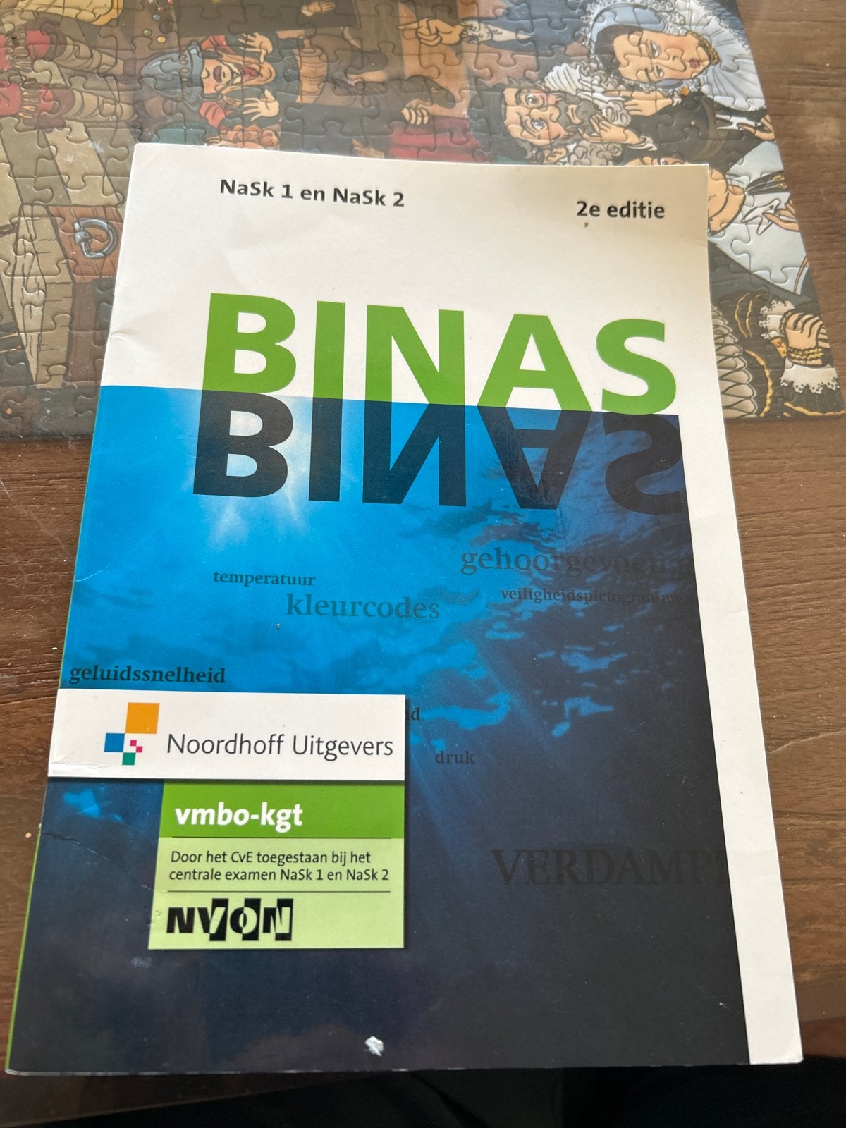 BINAS NaSk 1 en NaSk 2 (2e editie) vmbo-kgt, Ophalen of Verzenden, Beta, Zo goed als nieuw, MBO