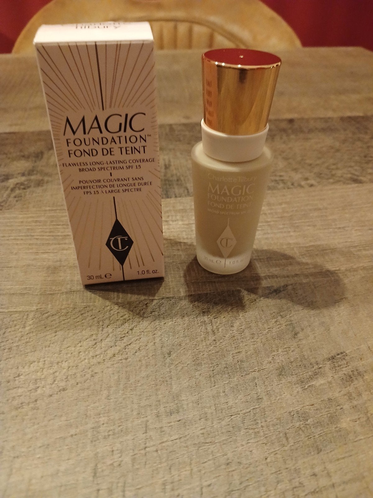 CHARLOTTE TILBURY MAGIC FOUNDATION NIEUW!, Sieraden, Tassen en Uiterlijk, Verzenden, Nieuw, Beige, Gehele gezicht