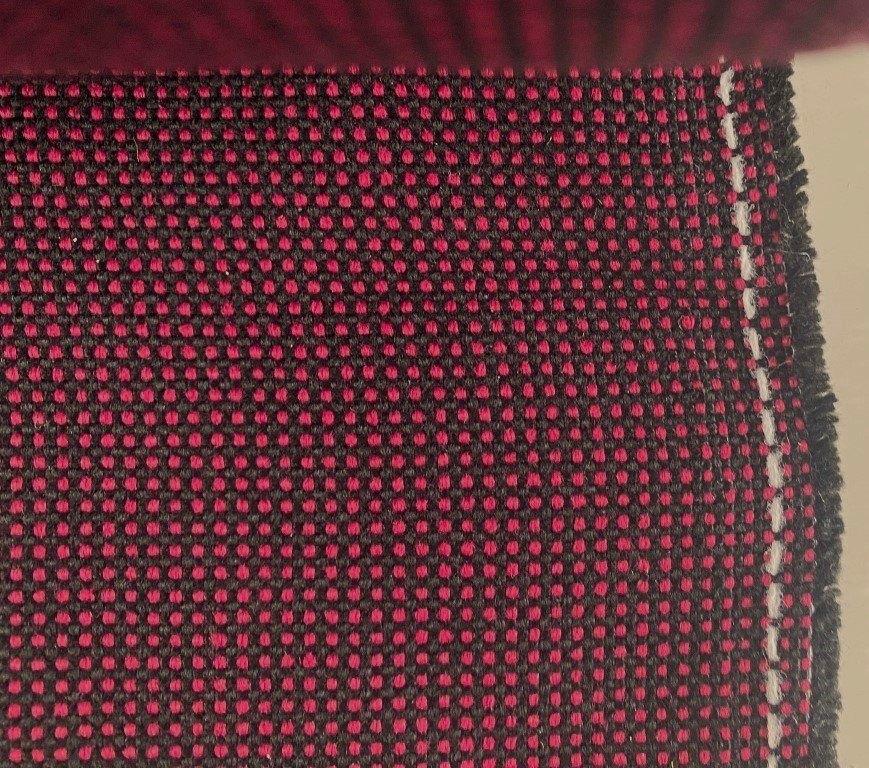 Kvadrat Pro; fuchsia+zwart; 8 meter meubelstof; NU 45€ p.m., Overige materialen, 120 cm of meer, Ophalen of Verzenden, Roze
