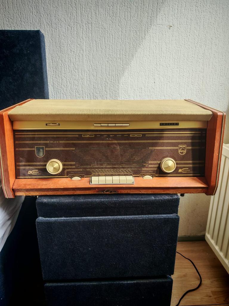 Nostalgische werkende Philips buizenradio, Ophalen