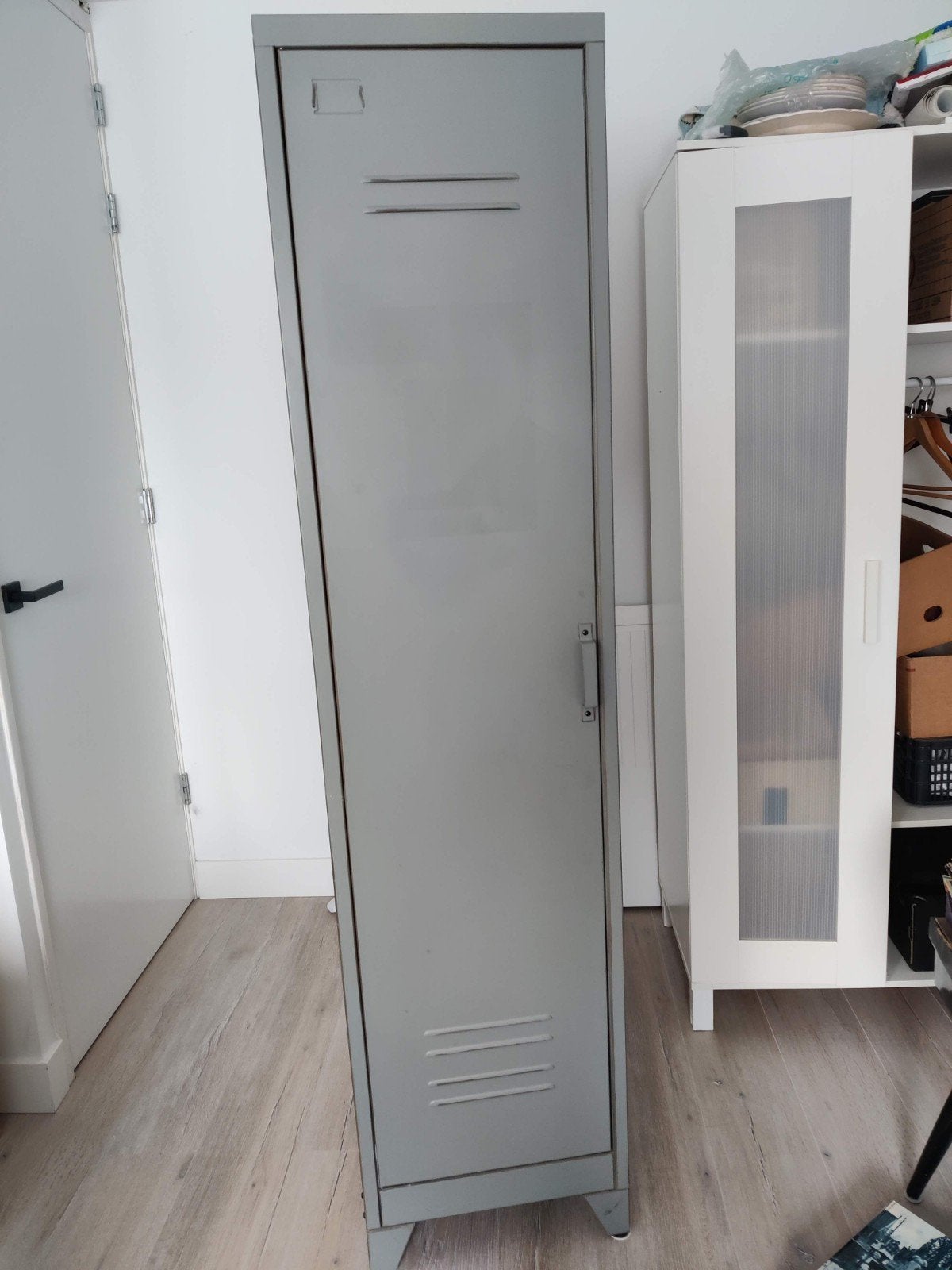 WOOOD Grijze metalen lockerkast met verstelbare planken, Ophalen, Gebruikt, Industrieel