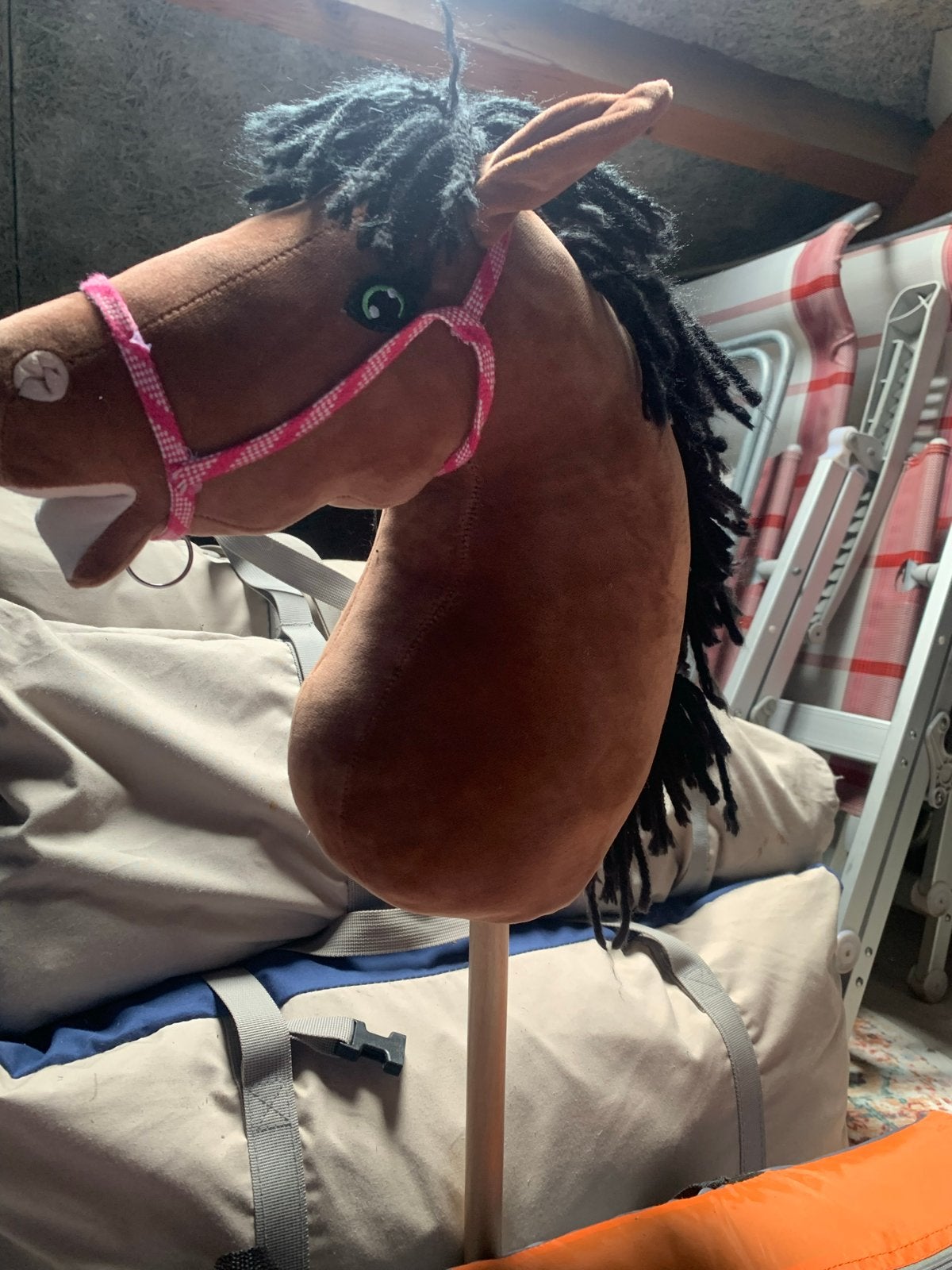 Hobbyhorse / Stokpaardje - Bruin met roze hoofdstel, Ophalen of Verzenden, Zo goed als nieuw, Jongen of Meisje