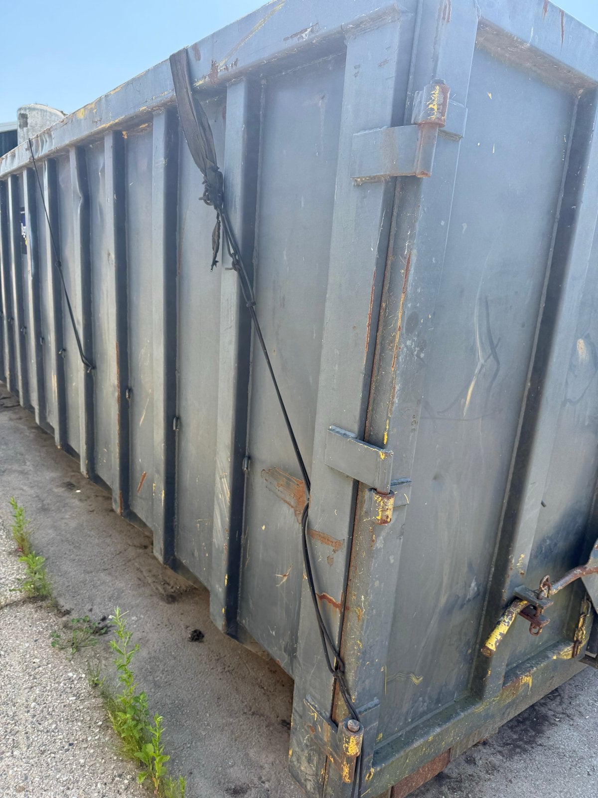 Haakarm containers: 30m³ en 20m³, Ophalen