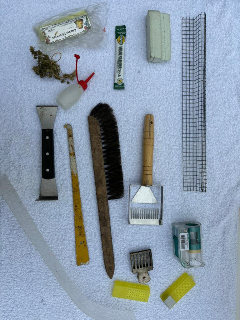 Accessoires voor imkers, Bijen