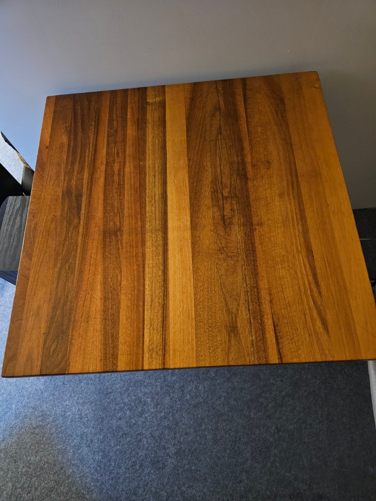 Tafel met metalen poot samen met vintage stoel Kho Liang, Huis en Inrichting, Tafels | Eettafels, Gebruikt, 50 tot 100 cm, Vierkant