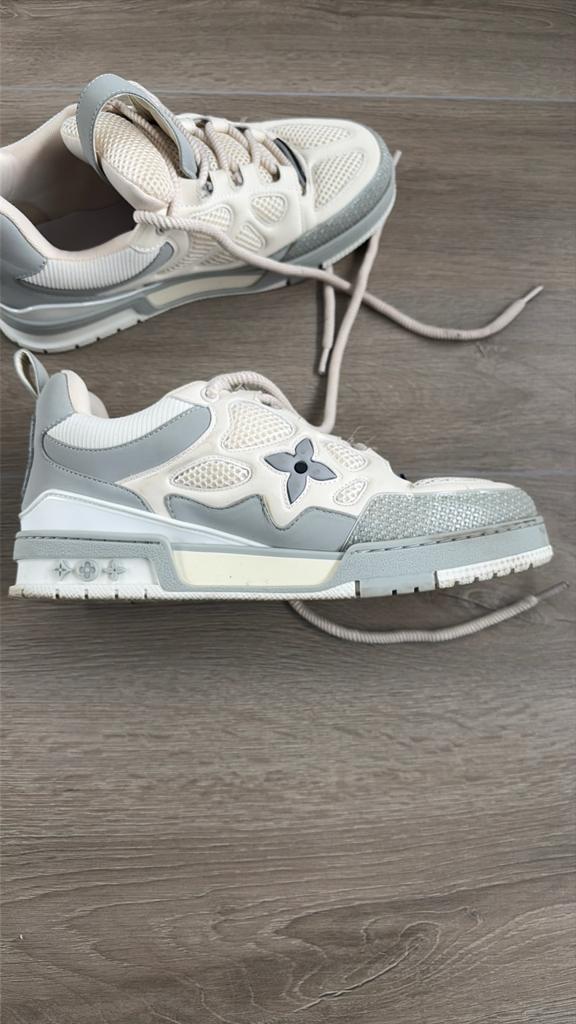 Louis Vuitton sneakers wit/grijs - Maat 40, Kleding | Heren, Schoenen, Ophalen of Verzenden, Gedragen, Wit, Sneakers of Gympen
