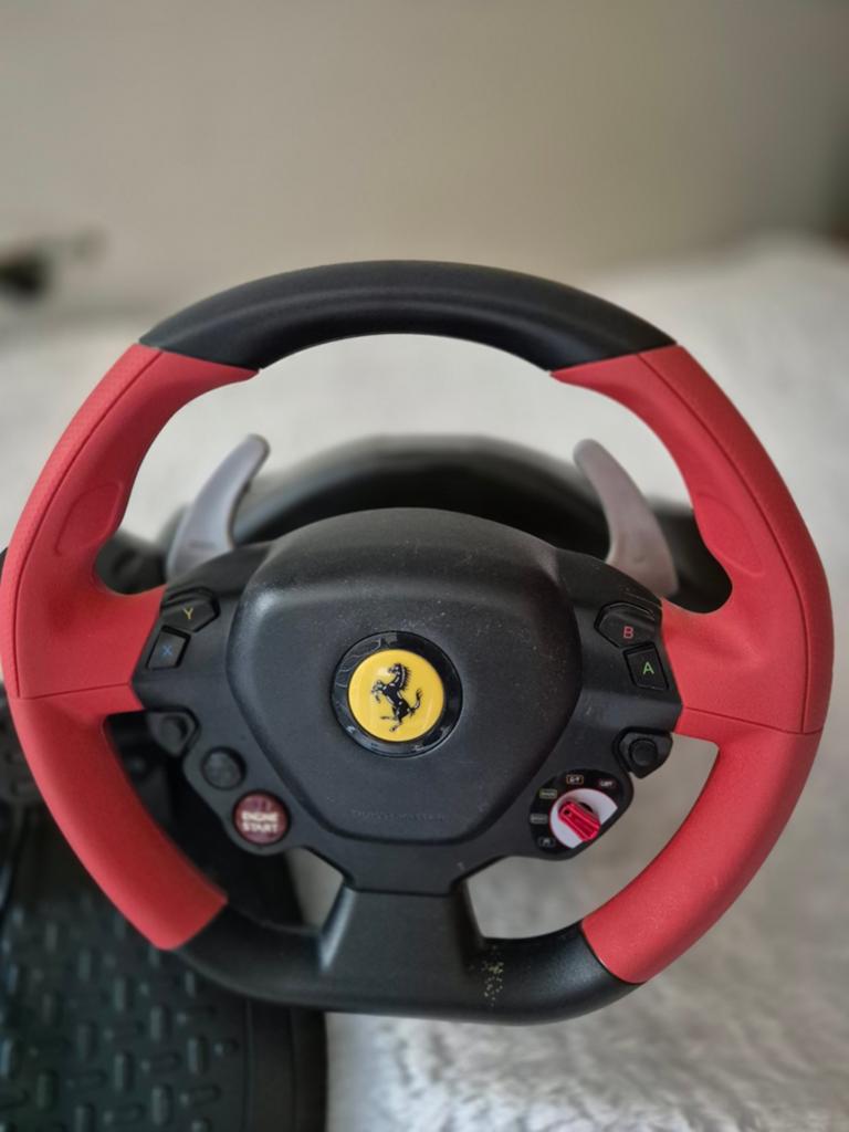Thrustmaster racestuur met pedalen voor PlayStation, Ophalen of Verzenden, Gebruikt, Stuur of Pedalen, PlayStation 4