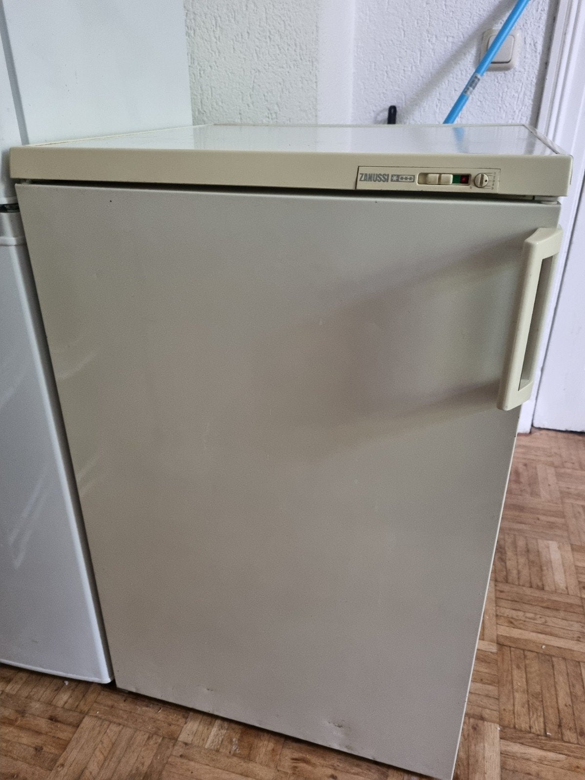 Zanussi vriezer 84x24x59cm met 4 lades, werkt perfect, Gebruikt, Minder dan 85 cm, Minder dan 60 cm, Vrijstaand