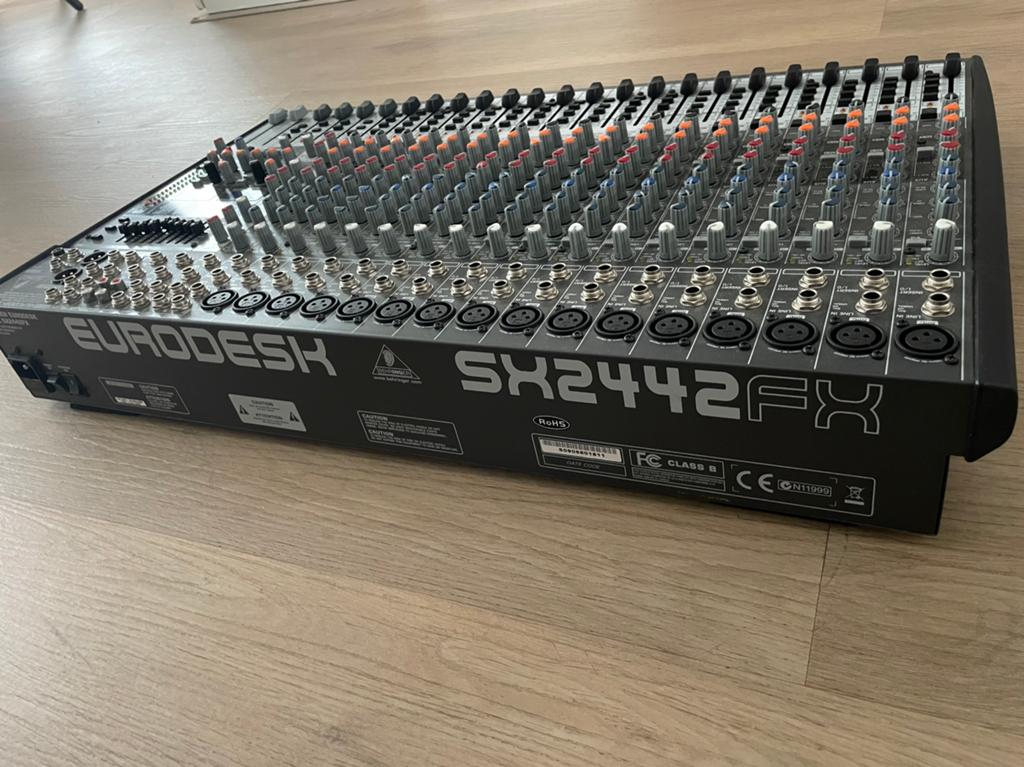 Behringer Eurodesk SX2442FX Mengpaneel + Stevige Flightcase!, Muziek en Instrumenten, Mengpanelen, Ophalen, Zo goed als nieuw