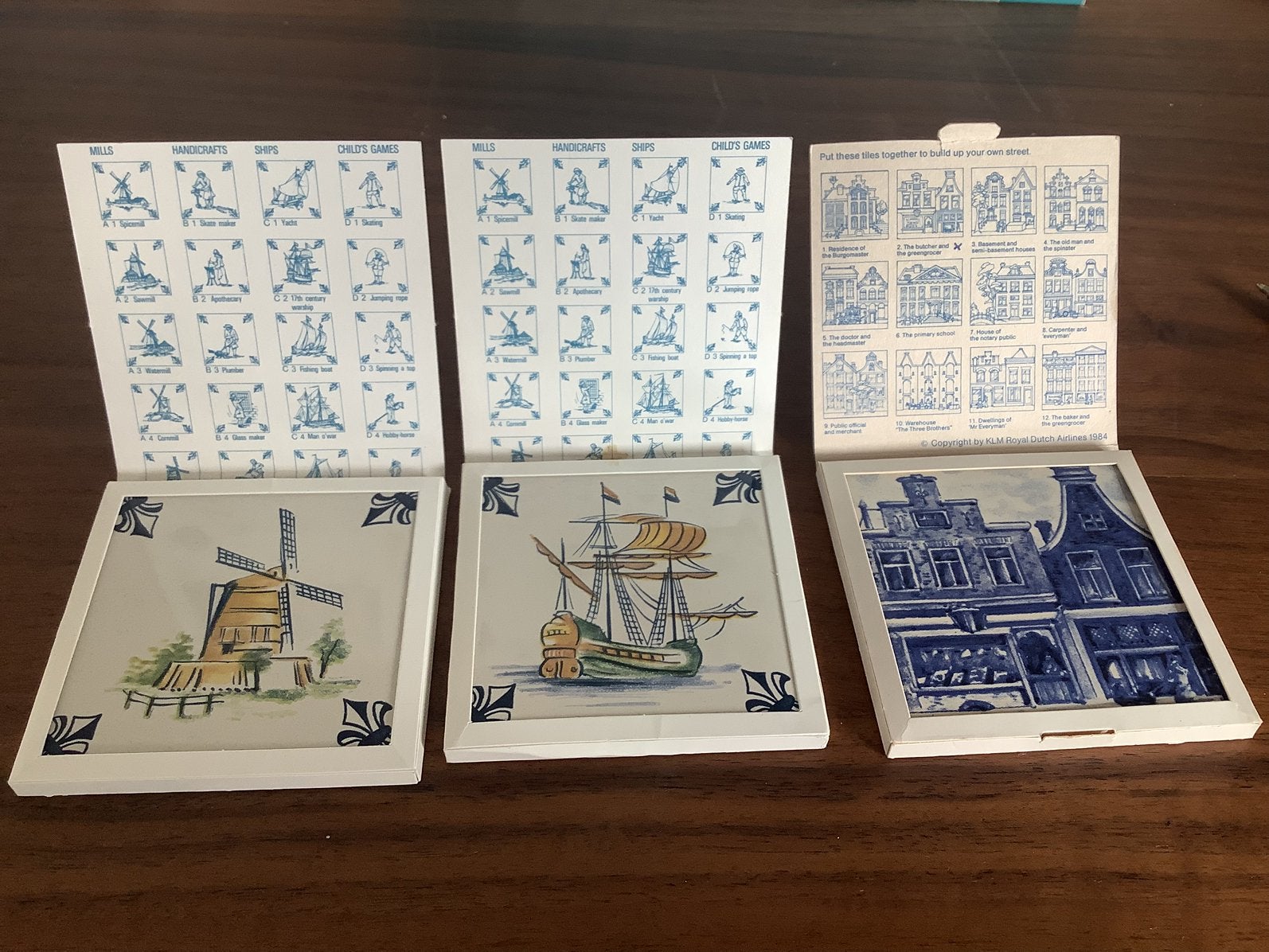 KLM onderzetters business class uit 1984 en 1986 3 stuks, Ophalen of Verzenden, Overige typen