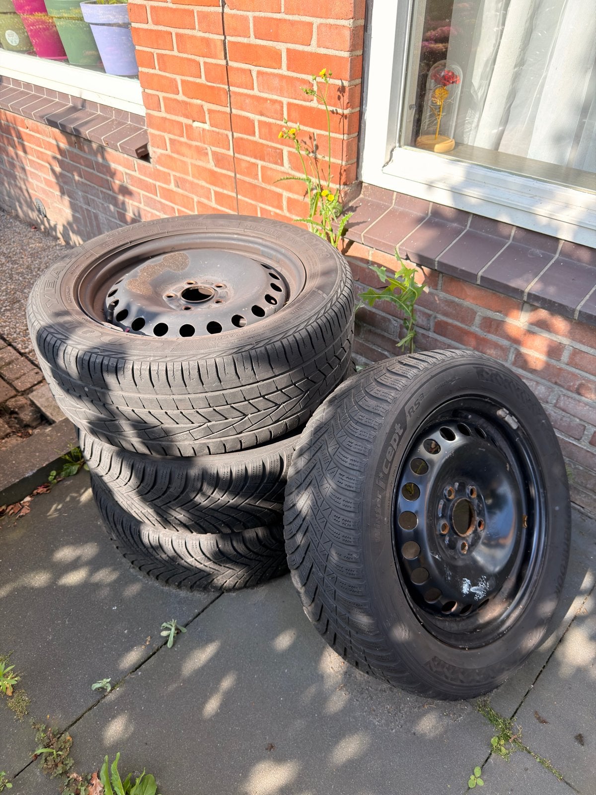 4x Hankook Winterbanden op stalen velg 215/55R16 5x108, Ophalen, Gebruikt