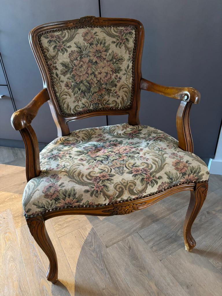 Klein damesstoeltje, Antiek en Kunst, Antiek | Meubels | Stoelen en Banken, Ophalen