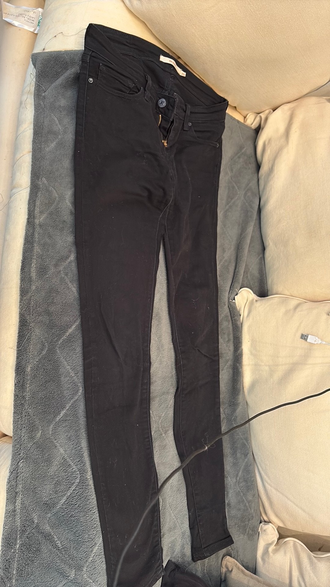 Levi's 711 Skinny Jeans Zwart - Maat W25, Kleding | Dames, Spijkerbroeken en Jeans, Ophalen of Verzenden, Zo goed als nieuw, Zwart