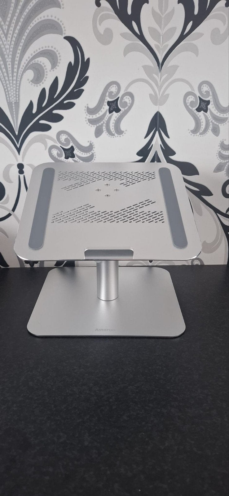 Laptopstandaard in hoogte verstelbaar voor 11-17 inch laptop, Computers en Software, Ophalen, Zo goed als nieuw, Astaron, In hoogte verstelbaar
