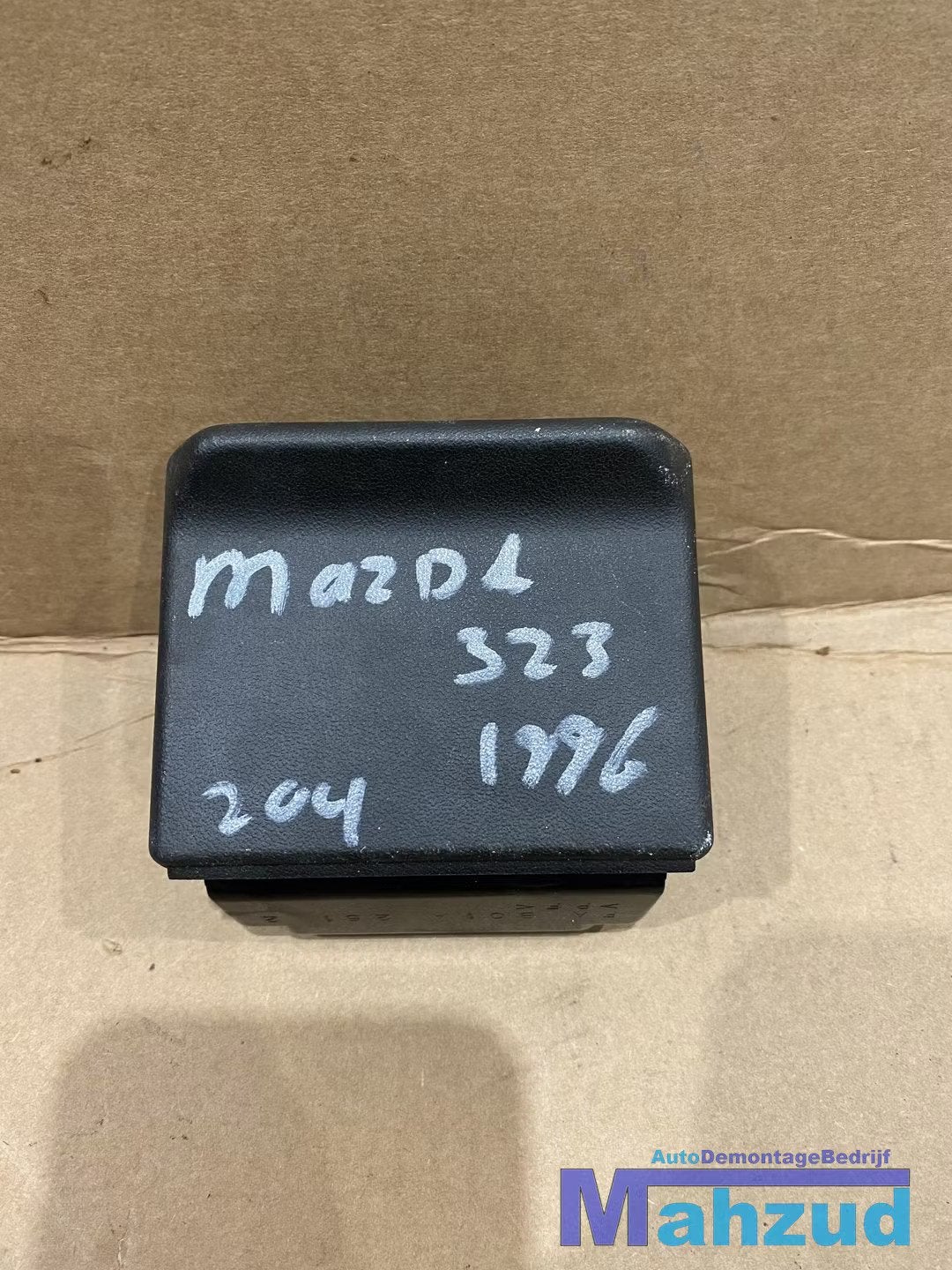 MAZDA 323 F V Asbak 1994-1998, Auto-onderdelen, Gebruikt, Shinchi, Fuchu-Cho 3-1
730-8670  Hiroshima, Mazda Motor Corporation