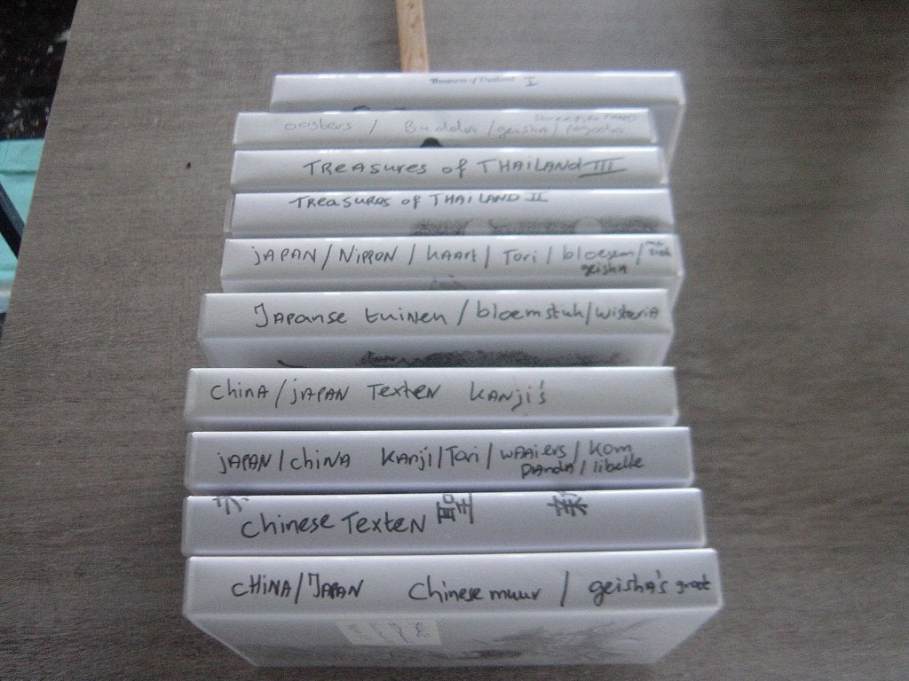 Rubberen stempels in doosje thema Thailand-China-Japan, Hobby en Vrije tijd, Ophalen of Verzenden, Zo goed als nieuw, EZ-mounted stempel