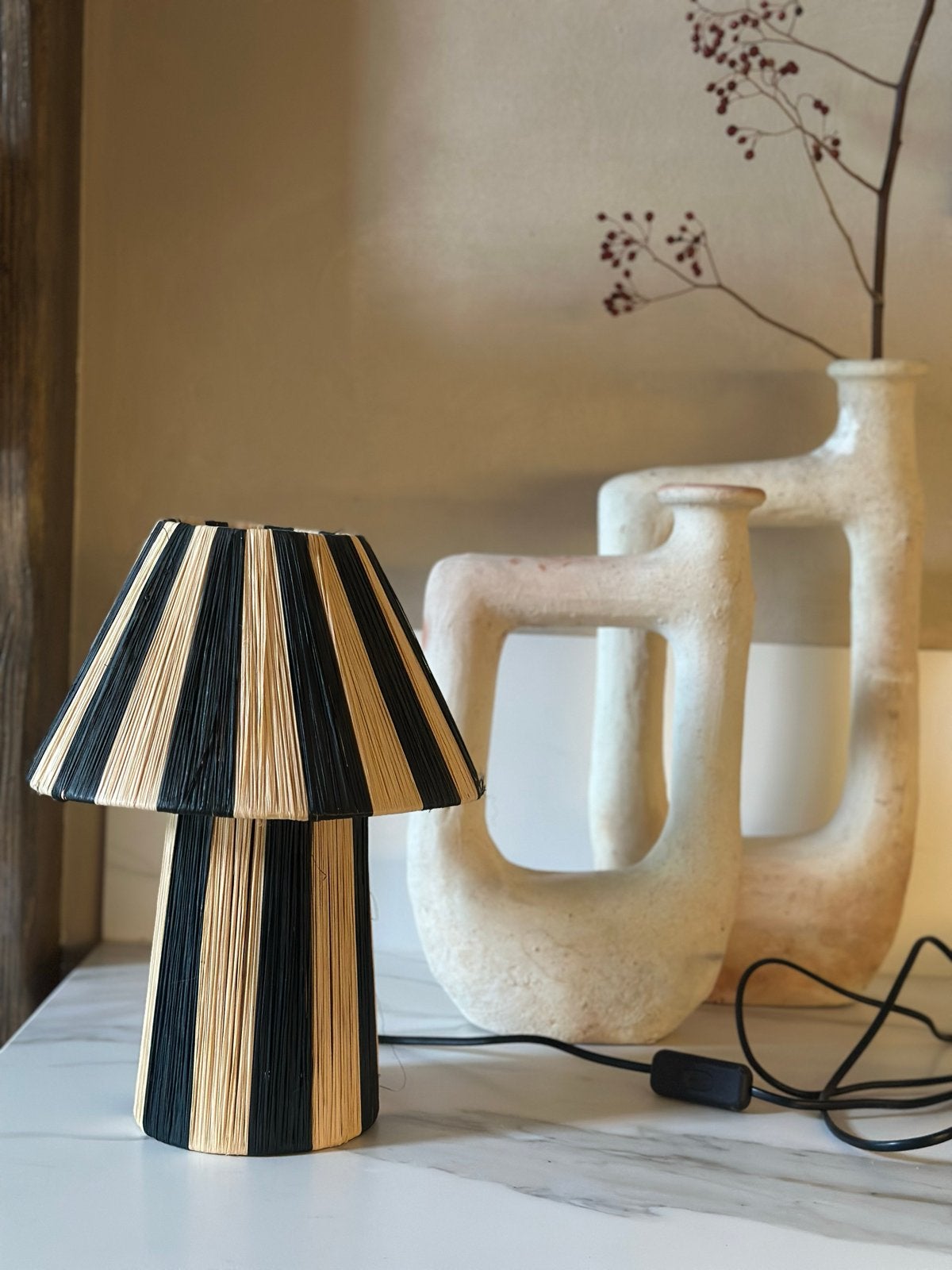 Stijlvolle gestreepte raffia tafellamp met fitting en snoer, Meerkleurig, Natuurlijk materiaal, Nieuw, Sfeerlamp