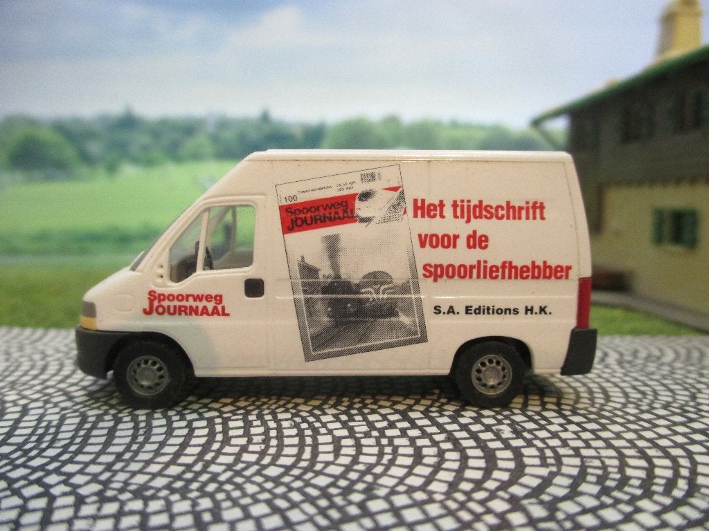 Fiat Ducato met verhoogd dak - Busch Spoorweg Journaal, Ophalen of Verzenden, Gebruikt, Bus of Vrachtwagen, Overige merken