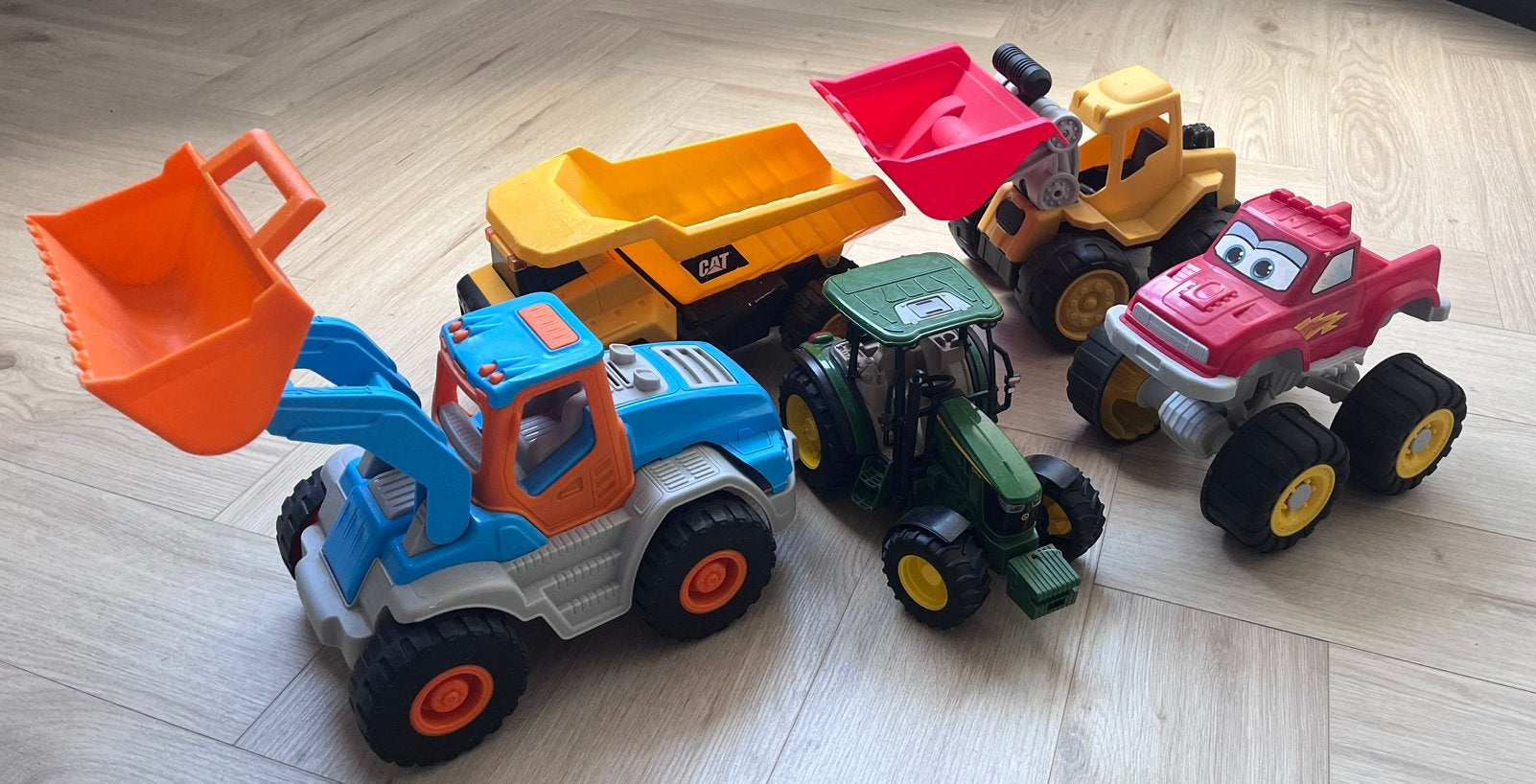 Verzameling grote speelgoed auto’s, Kinderen en Baby's, Speelgoed | Speelgoedvoertuigen, Ophalen, Gebruikt