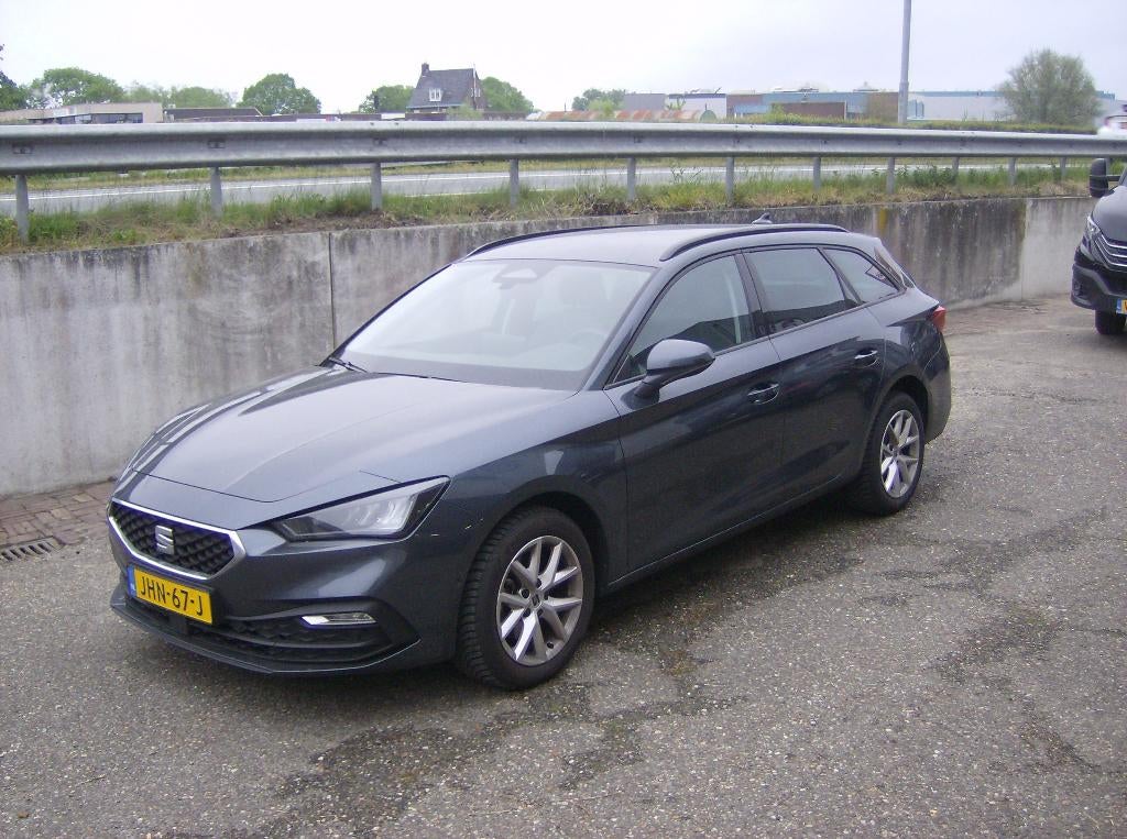 Seat Leon 1.5eTSI Aut. Business Intense 2025 BTW, Auto diversen, Schadeauto's, Stationwagon, 1500 cc, Zilver of Grijs, Benzine