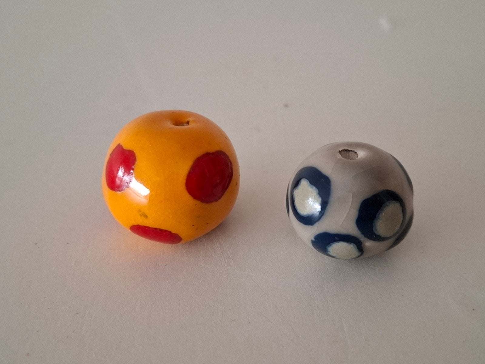 Grote, handgemaakte en geschilderde kralen. Keramiek, Ø 2 cm, Ophalen of Verzenden, Nieuw, Kraal