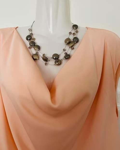 Hals ketting taupe kleur[v], Ophalen of Verzenden, Zo goed als nieuw, Overige kleuren, Overige materialen