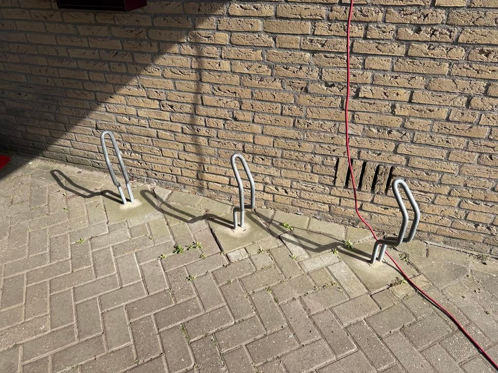 GRATIS Drie gebruikte fietsenrekken te koop, Fietsen en Brommers, Fietsaccessoires | Fietsenrekken, Ophalen, Gebruikt