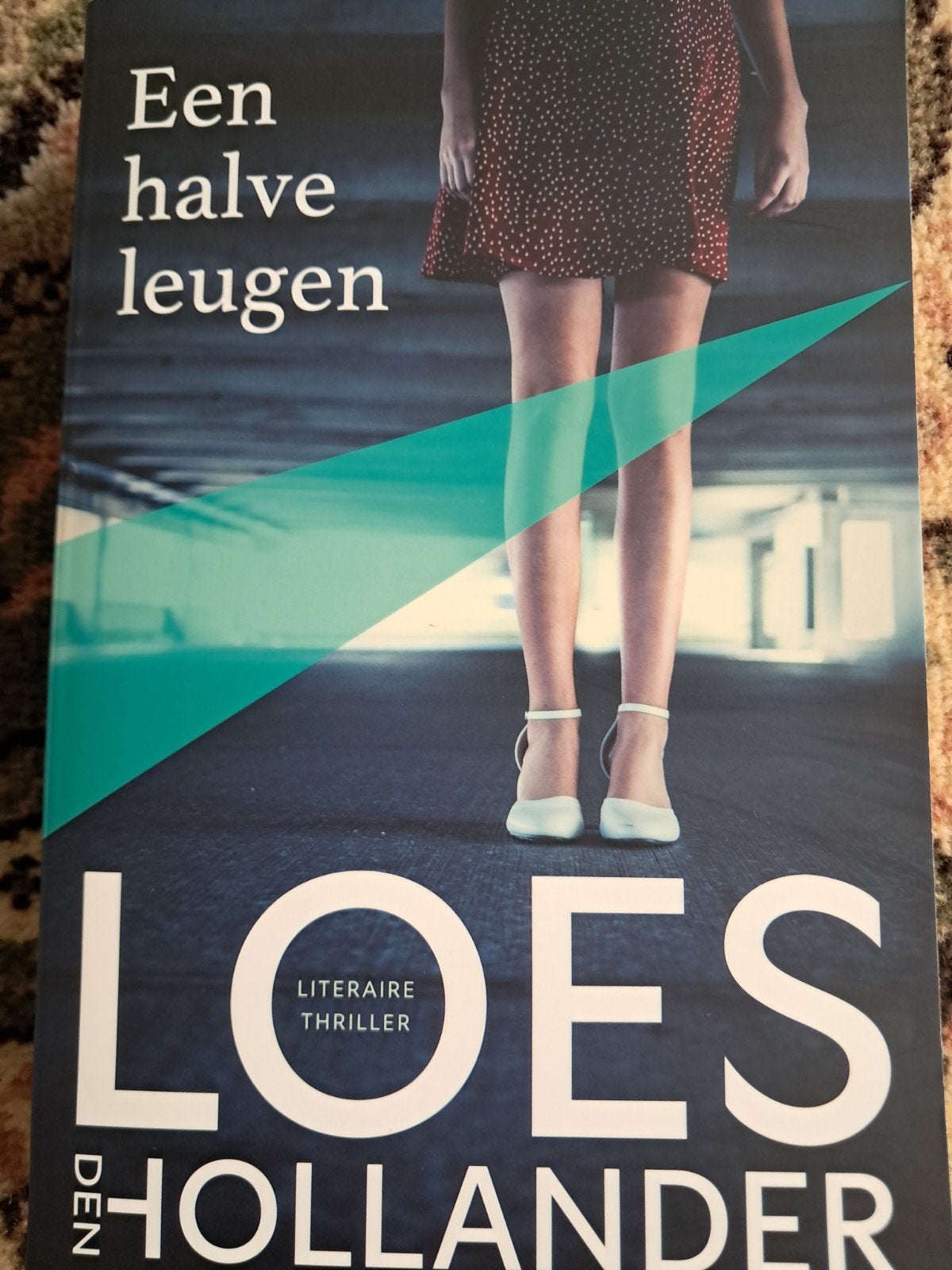 Een halve leugen. Loes den Hollander, Ophalen, Loes den Hollander, Nieuw, Nederland