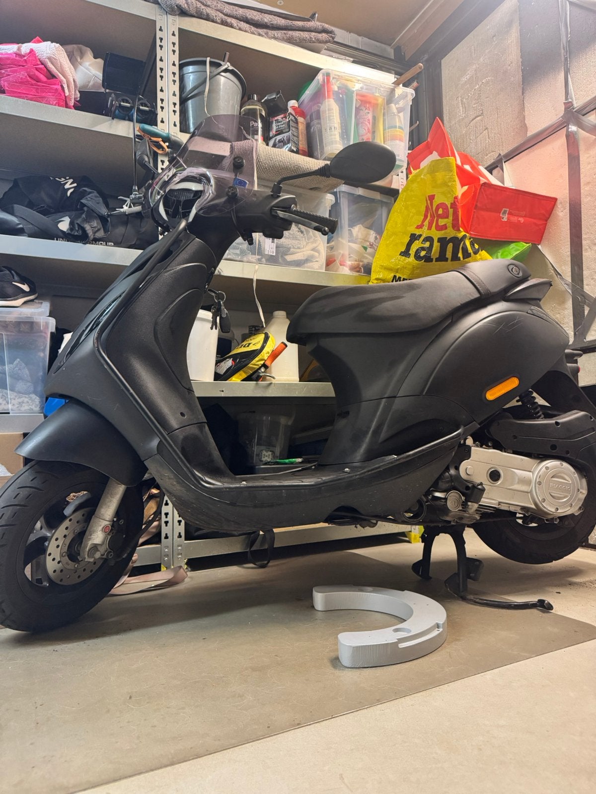 Piaggio Zip mat zwart uit sept 2022, Ophalen, Zo goed als nieuw, Benzine, Zip
