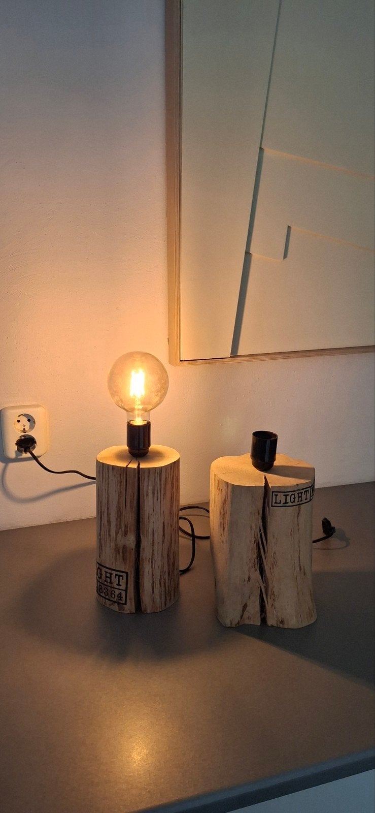 2 lampen op boomstam, Ophalen, Hout