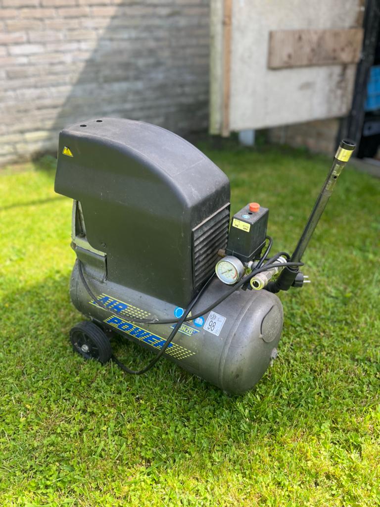 Kinzo Compressor 24 liter - Mobiel en Krachtig, Doe-het-zelf en Verbouw, Compressors, Ophalen, Gebruikt, 6 tot 10 bar, Minder dan 200 liter/min