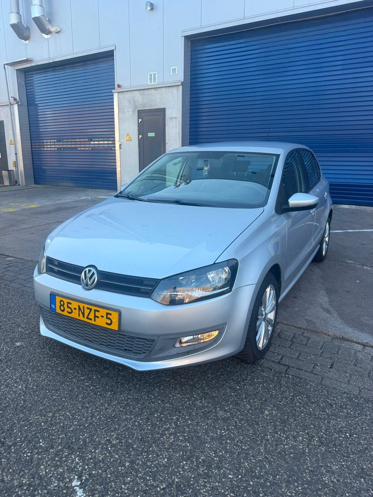 Volkswagen Polo 1.4 16V FSI 63KW 2011 Grijs, Voorwielaandrijving, 970 kg, 40 €/maand, Zwart