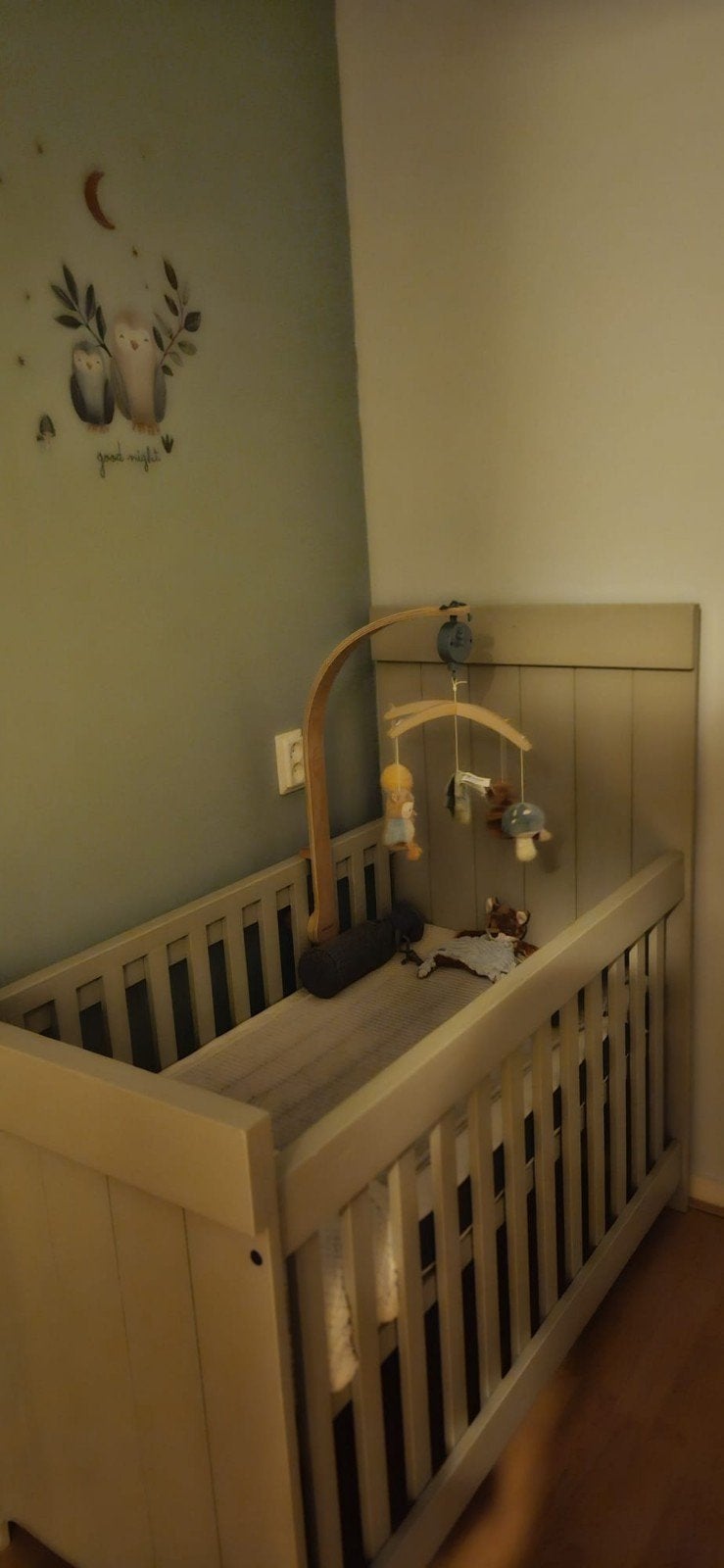 Babykamer set: ledikant, commode, kledingkast en plankje, Kinderen en Baby's, Kinderkamer | Bedden, Gebruikt, 70 tot 85 cm, 140 tot 160 cm
