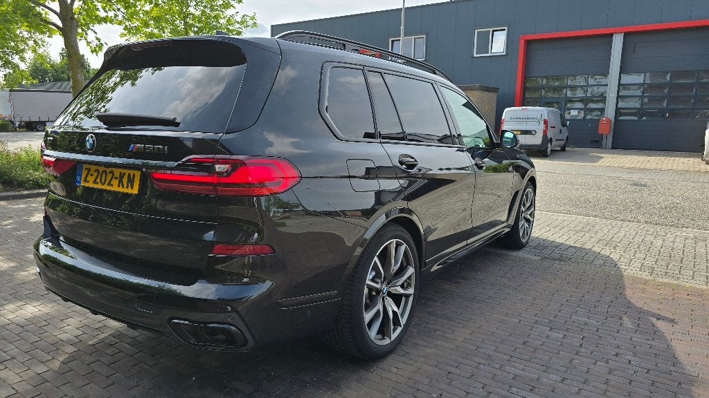 BMW X7 M50i 530pk Dealergarantie Skylounge Pano, Auto's, BMW, Automaat, 4395 cc, 7 stoelen, Zwart