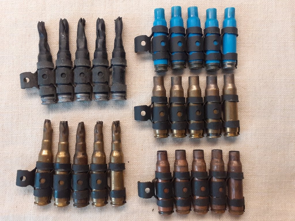 5verschillende setjes MAG hulzen(ONKLAAR) set2, Ophalen of Verzenden, Landmacht, Nederland, Hulzen of Bodemvondsten