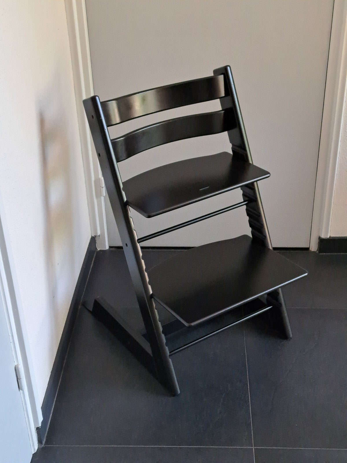 Stokke Tripp Trapp NIEUW MODEL in zwart met gliders, Ophalen, Zo goed als nieuw, Meegroeistoel, Aanschuifbaar