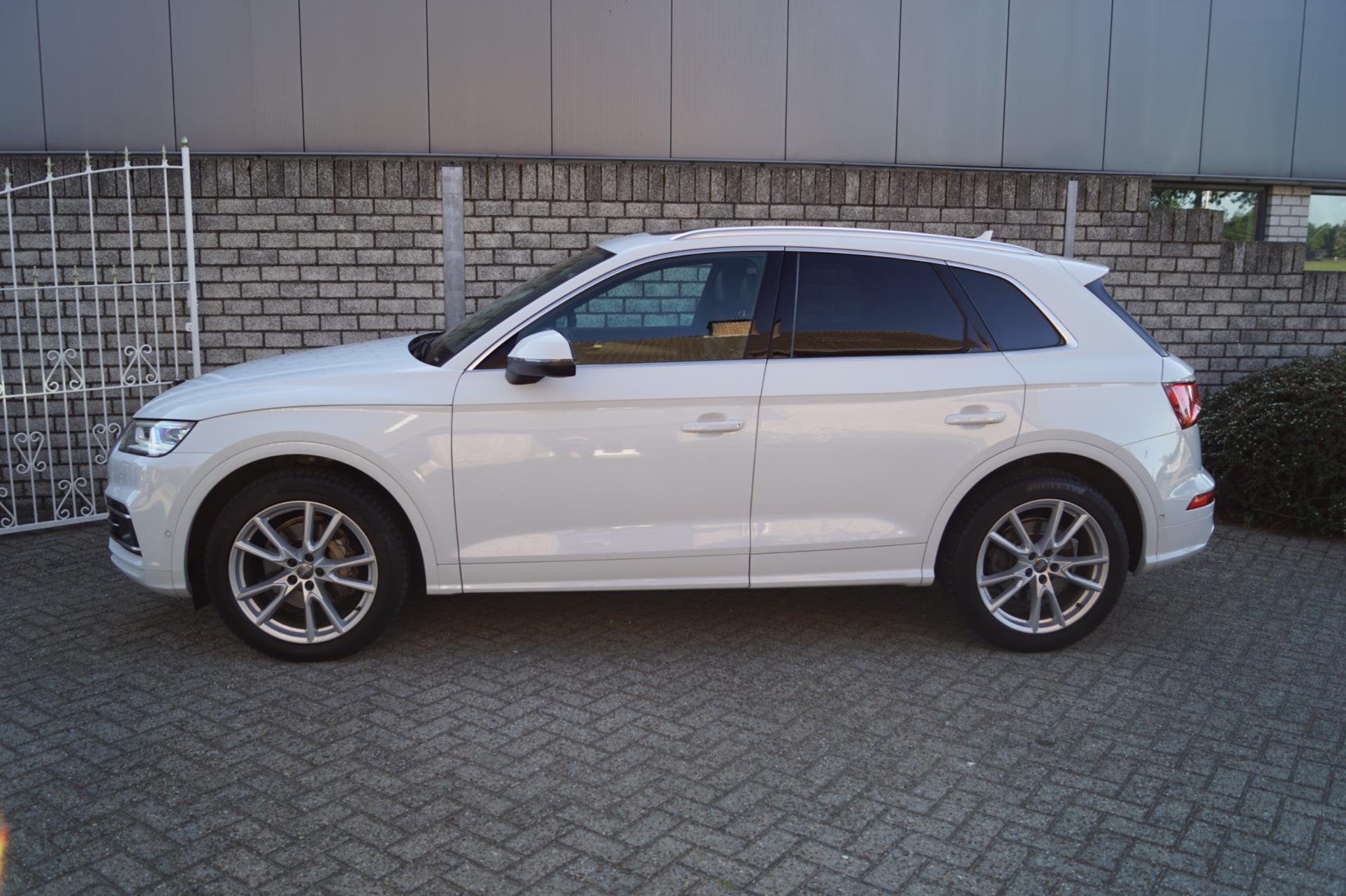 Audi Q5 45 TFSI Quattro S Edition Autom Panodak Luchtvering, Auto's, Dealer onderhouden, Gebruikt, 4 cilinders, Wit