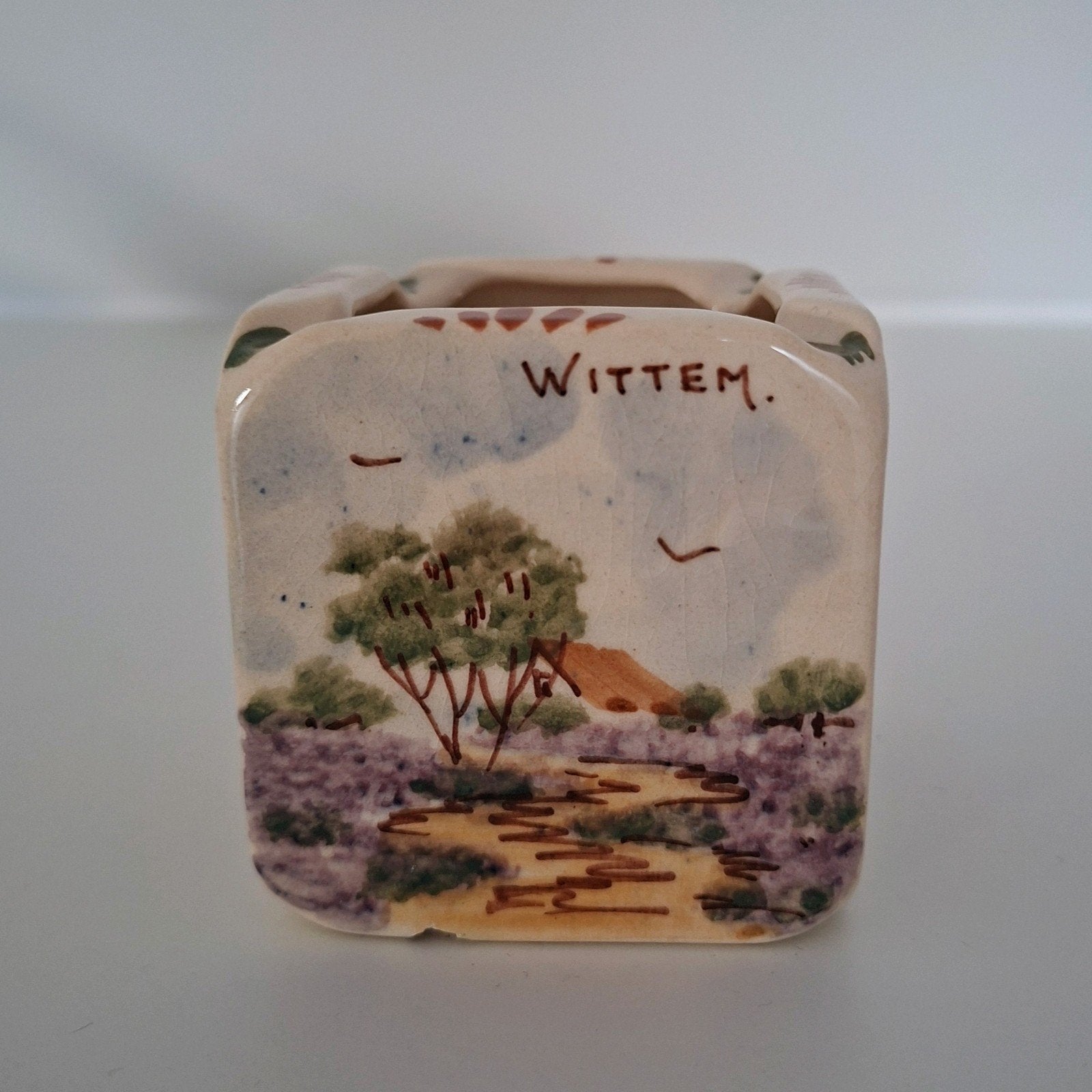 Souvenir vaasje Wittem - Keramiek dobbelsteen, Antiek en Kunst, Ophalen of Verzenden