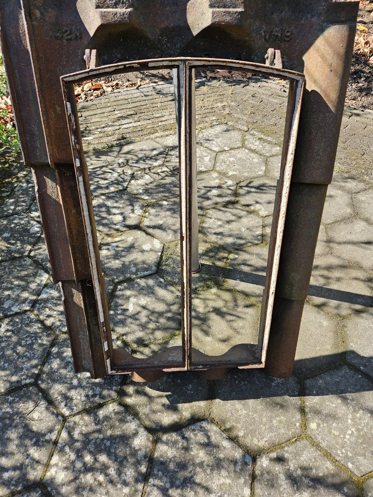 Antieke gietijzeren raamkozijnen - Decoratief Br 64,5 cm h95, Ophalen, Rechthoekig