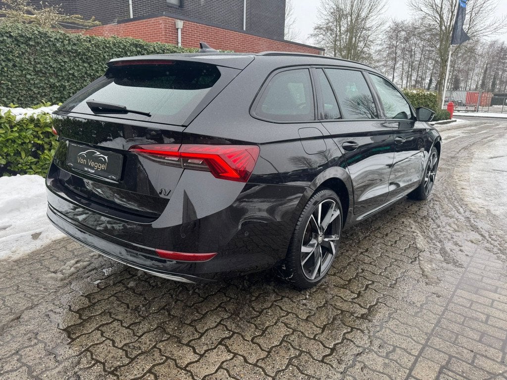 Skoda Octavia Combi 1.4 TSI iV PHEV Sportline 245pk virtual, 1556 kg, Stof, Gebruikt, 4 cilinders