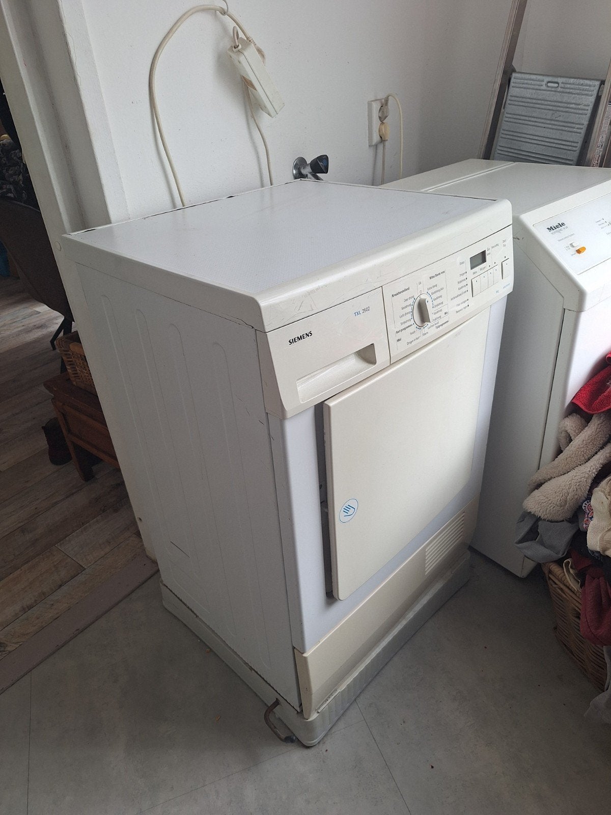 GRATIS defecte Siemens droger, Witgoed en Apparatuur, Ophalen, 6 tot 8 kg, Niet werkend, 85 tot 90 cm