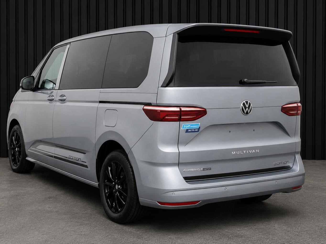 Volkswagen Multivan 1.5I PHEV Edition | PANO | LMV | 4MOTION, Auto's, Volkswagen, Automaat, Stof, 7 stoelen, Bedrijf