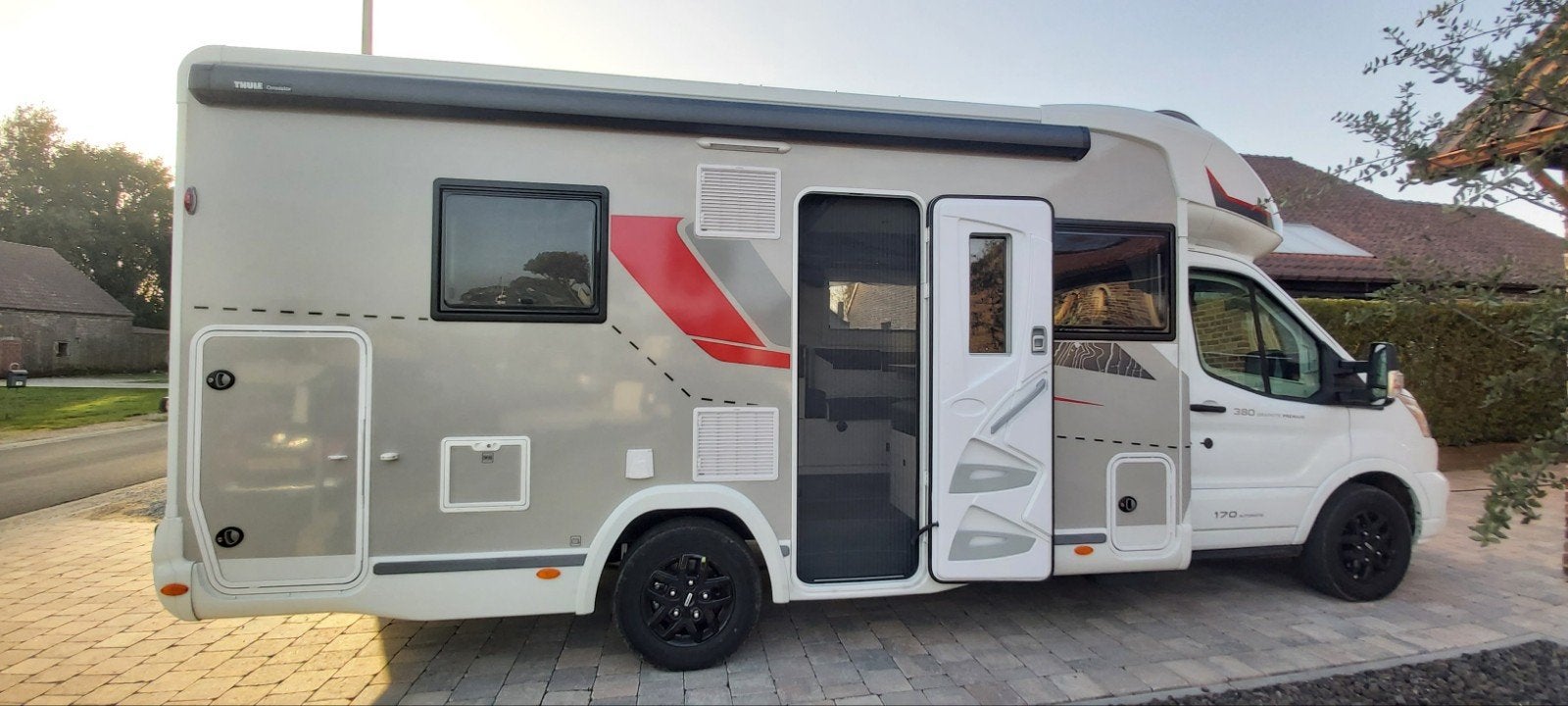 Camper Challenger 380 Graphite Premium - 5 persoons, Ophalen