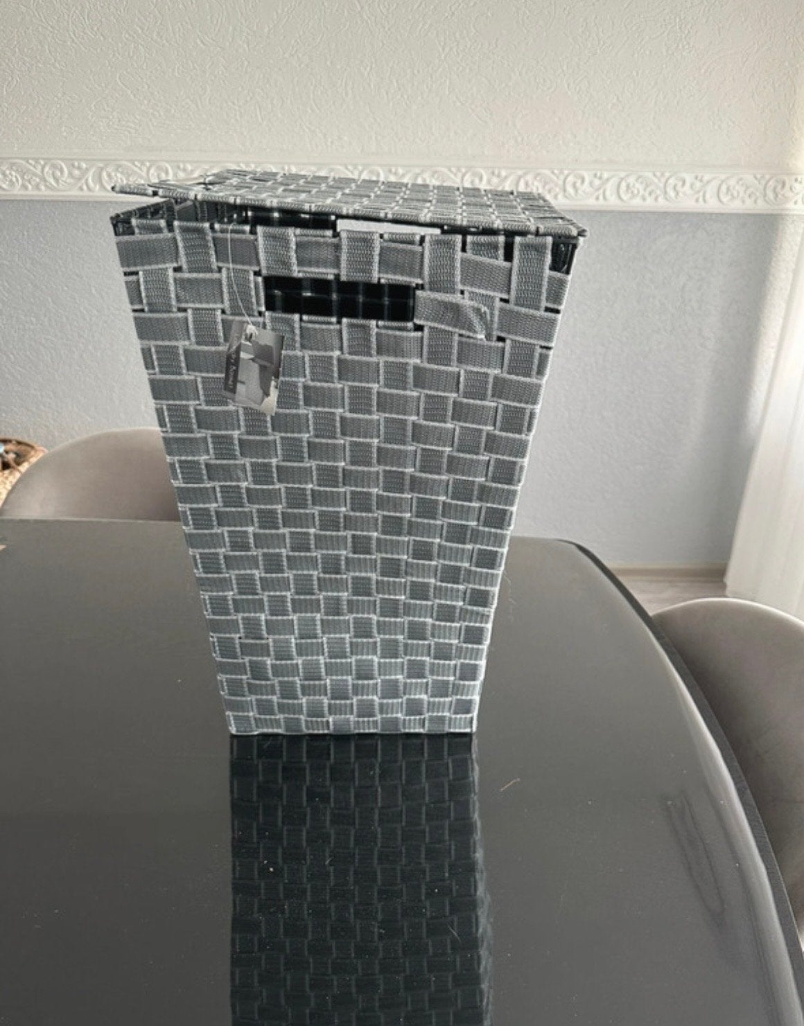 Nieuwe grijze wasmand met etiket, nooit gebruikt, Kunststof, Met deksel, Mand, Nieuw