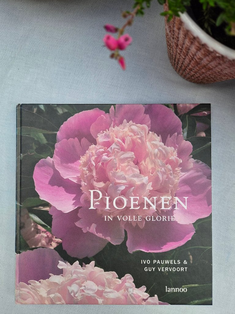 Pioenen in volle glorie van Ivo Pauwels en Guy Vervoort, Ophalen of Verzenden, Zo goed als nieuw, Tuinieren en Tuinplanten, Ivo Pauwels
