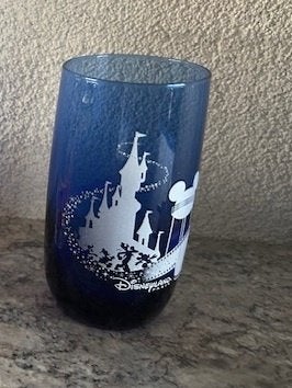 Glas Disneyland Paris, Ophalen of Verzenden, Overige figuren, Zo goed als nieuw, Servies