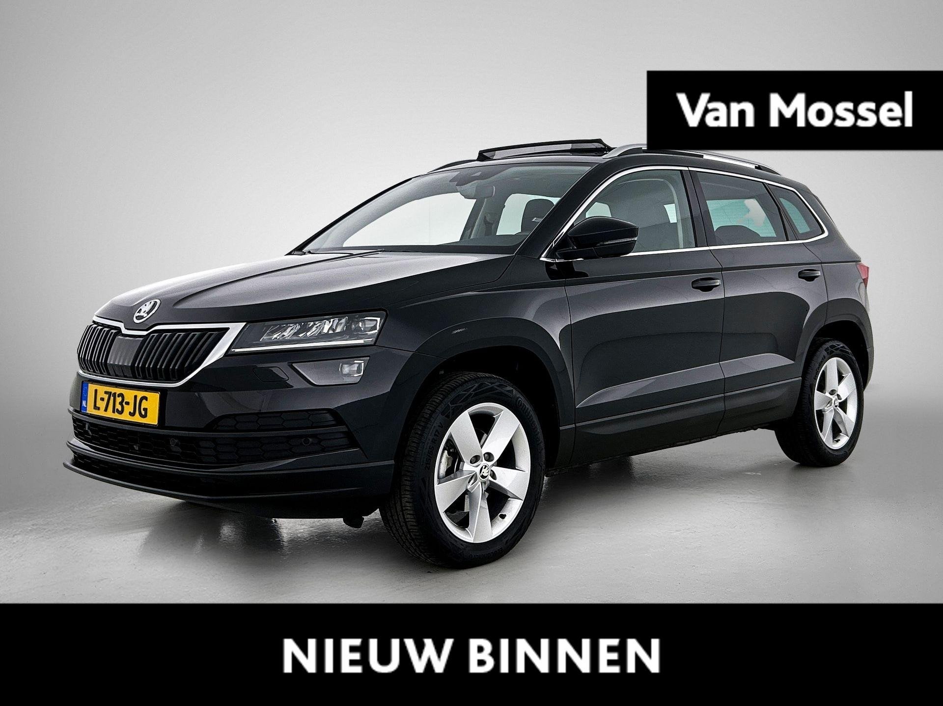 Skoda Karoq 1.5 TSI ACT Style, Auto's, 12 maanden, Stof, 4 cilinders, Zwart